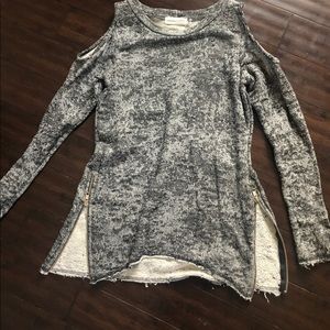 open cut out should sweatshirt/sweater